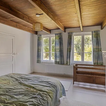 Annie Holiday home *