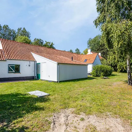 Annie Holiday home